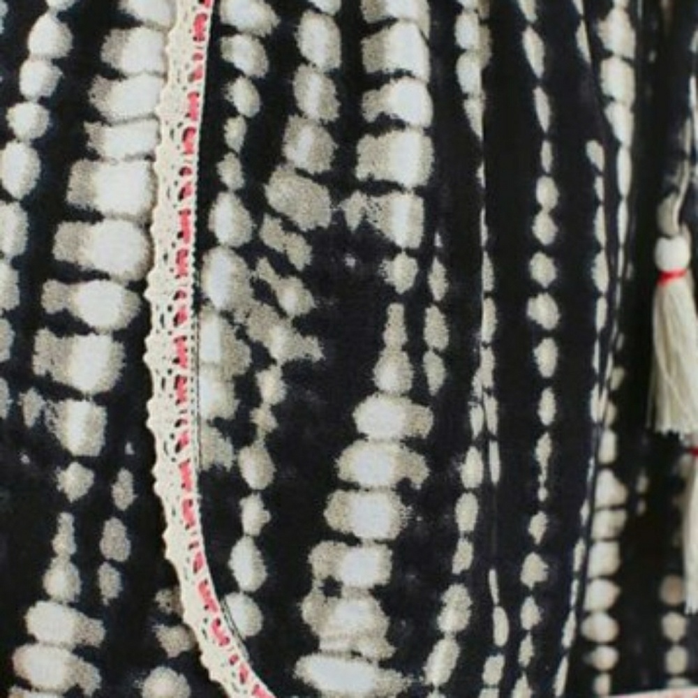 💕 TOPSHOP CROCHET TRIM TIE-DYE SHORTS - Picture 3 of 8